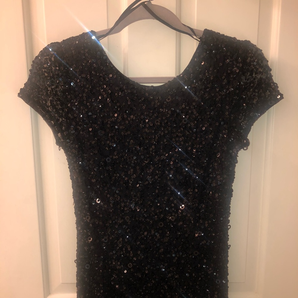 Adrianna Papell black sequin gown. SIZE 4. Great condition.